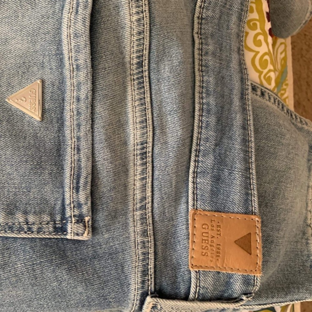 Guess women’s low waist distressed blue jeans